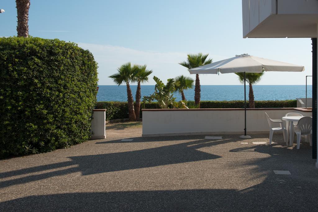 Blu Side Hotel & Residence Torre San Giovanni Ugento Exterior foto